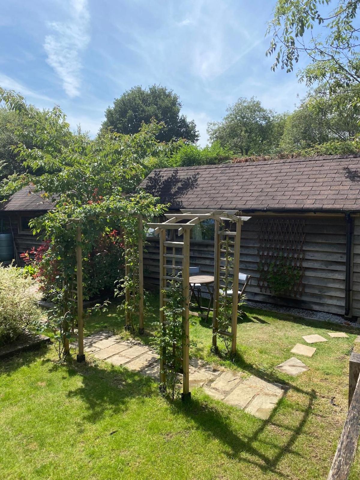 The Tool Shed Nestled In Idyllic Countryside Villa Linchmere Eksteriør billede