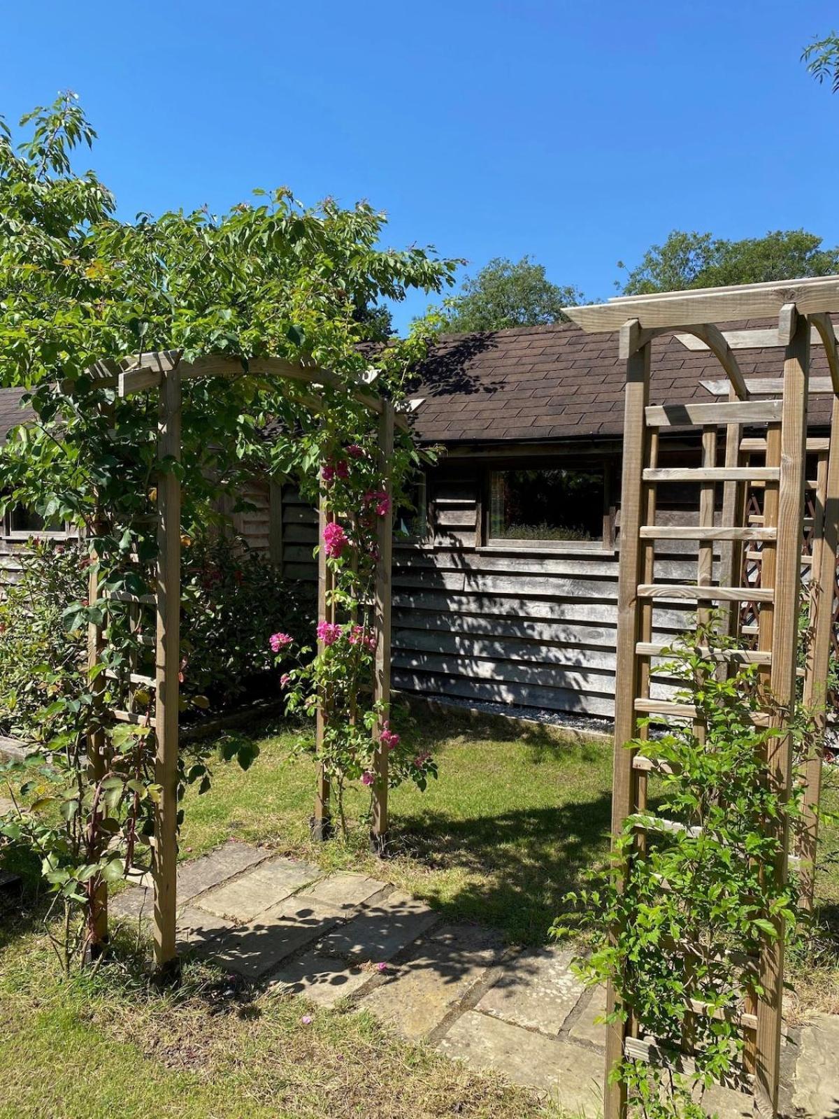The Tool Shed Nestled In Idyllic Countryside Villa Linchmere Eksteriør billede